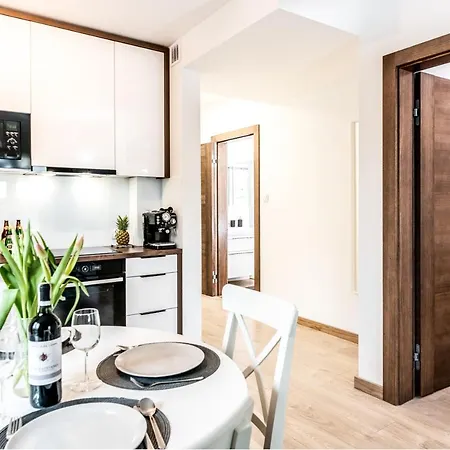 Zachodnia 公寓 尤斯托尼莫斯基