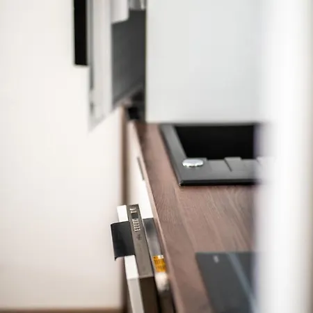 Zachodnia 尤斯托尼莫斯基