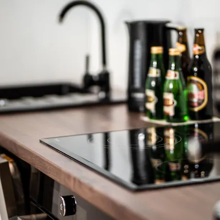 Zachodnia * 尤斯托尼莫斯基